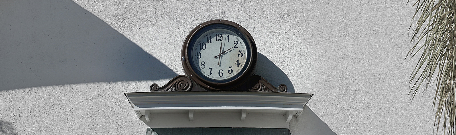 clock above a lintel piece
